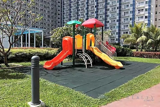 Netflix, Destina At Jazz Residences Makati, Metromanila
