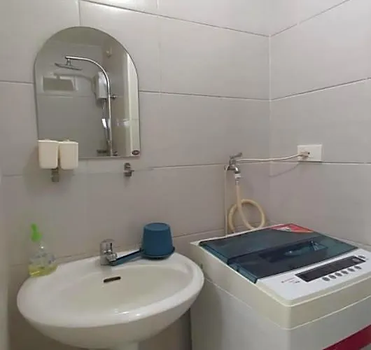 Netflix, Destina At Jazz Residences Makati, Metromanila 4*