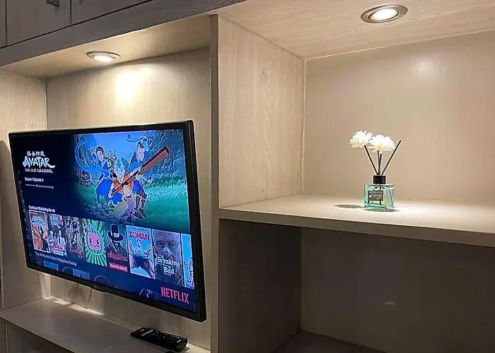 Netflix, Destina At Jazz Residences Makati, Metromanila 4*